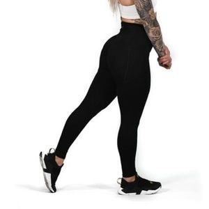 Til You Collapse Resilient Heart Booty Leggings